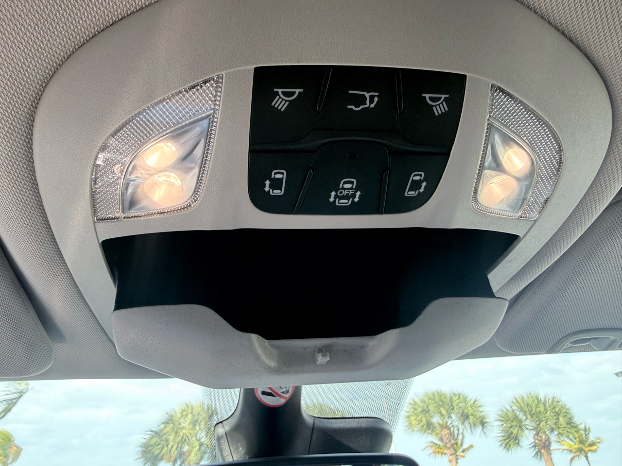 Chrysler Pacifica Touring L FWD 2024