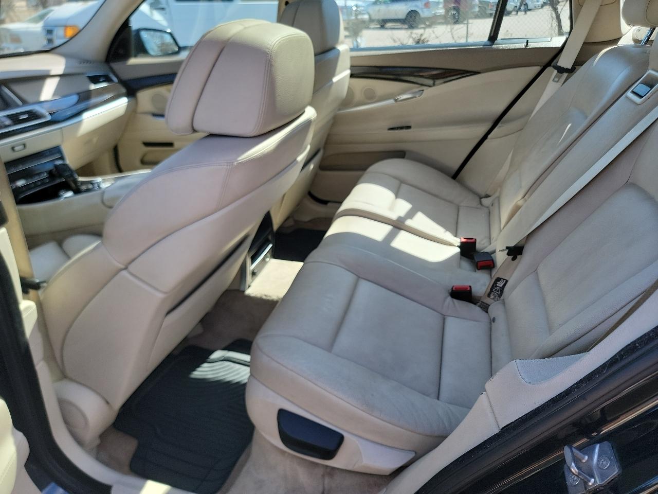 BMW 5-Series Gran Turismo 535i 2010