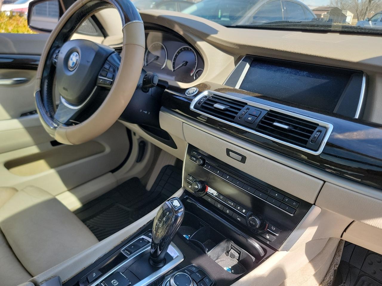 BMW 5-Series Gran Turismo 535i 2010