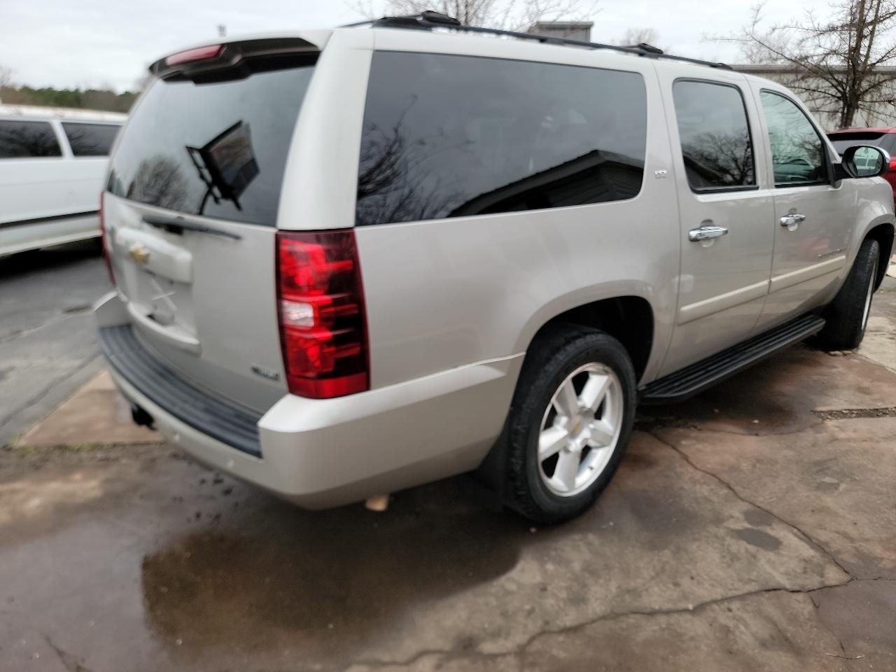 Chevrolet Suburban LTZ 1500 2WD 2007