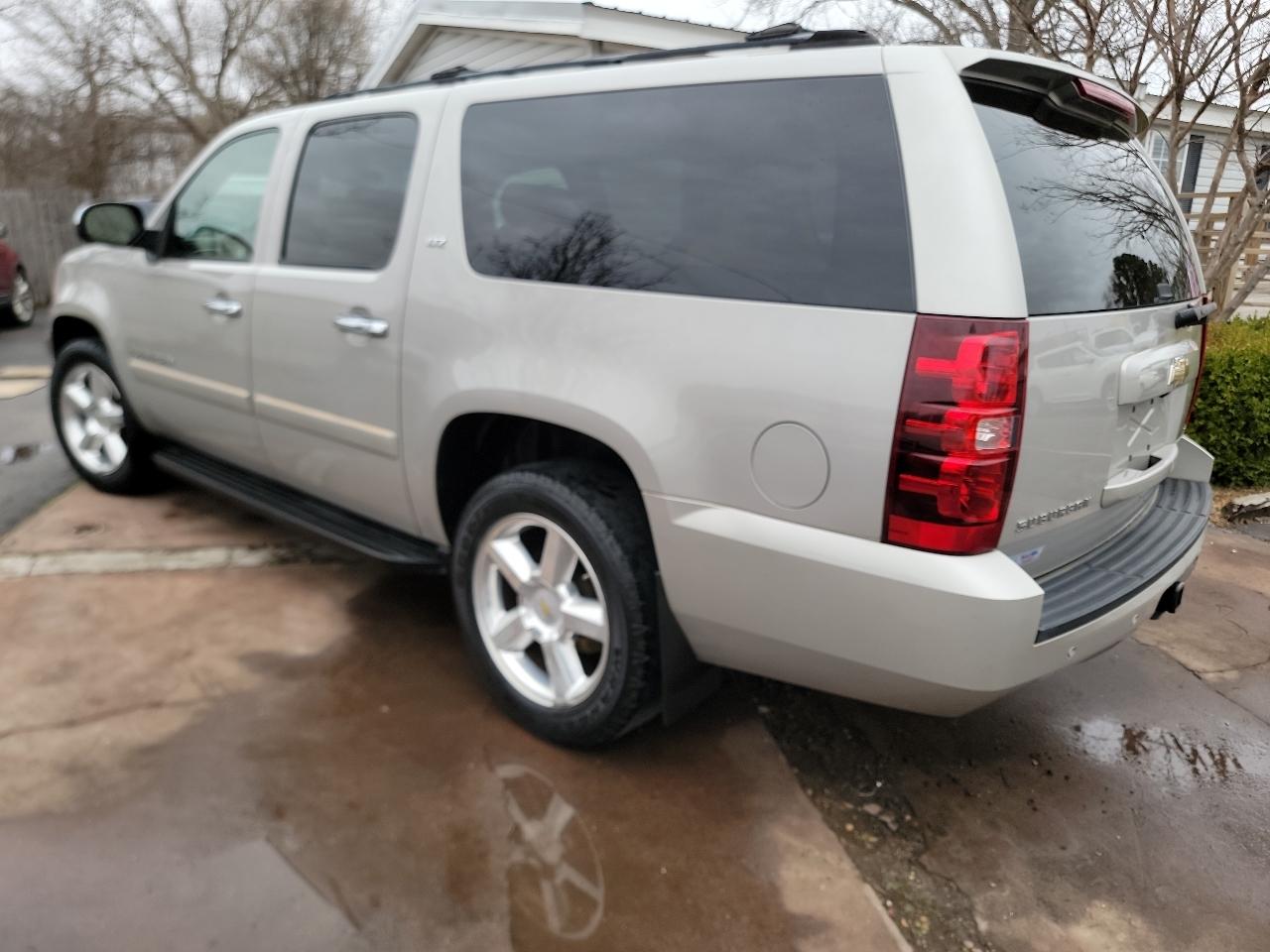 Chevrolet Suburban LTZ 1500 2WD 2007