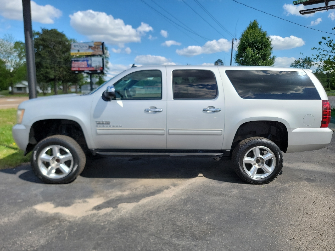 Chevrolet Suburban LS 1500 2WD 2011