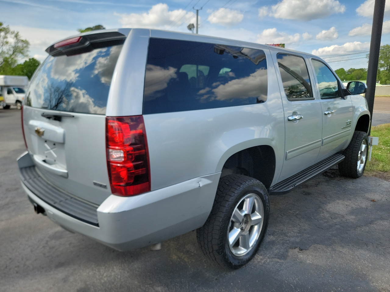 Chevrolet Suburban LS 1500 2WD 2011