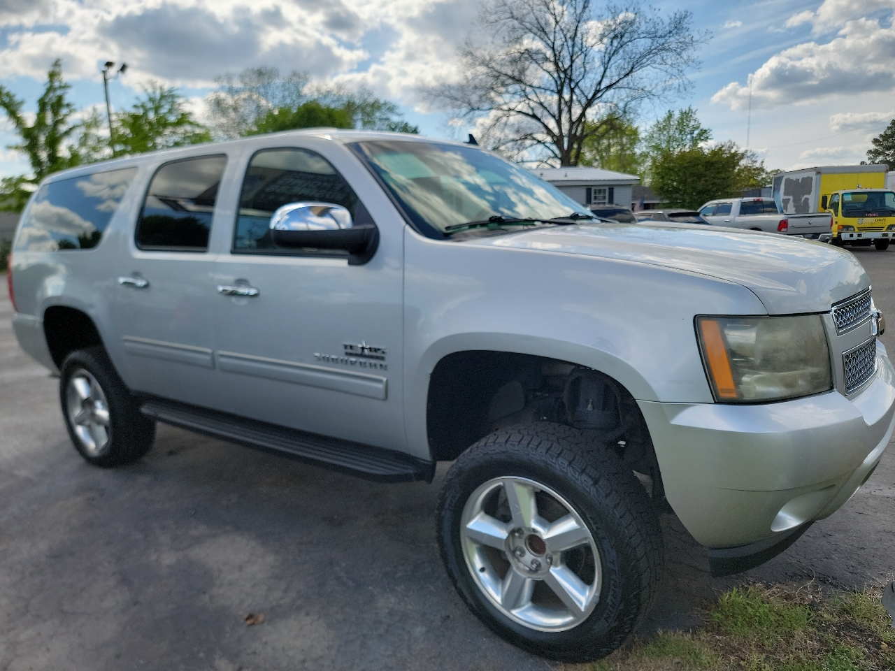 Chevrolet Suburban LS 1500 2WD 2011