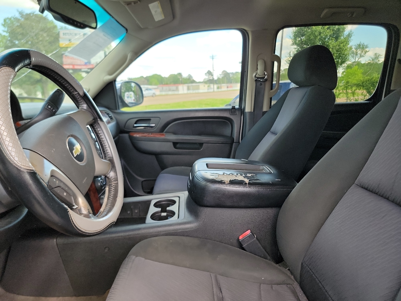 Chevrolet Suburban LS 1500 2WD 2011