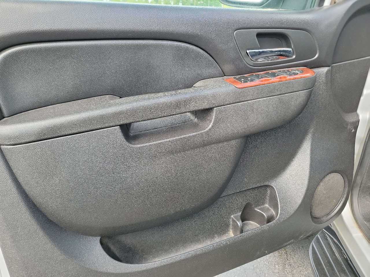 Chevrolet Suburban LS 1500 2WD 2011