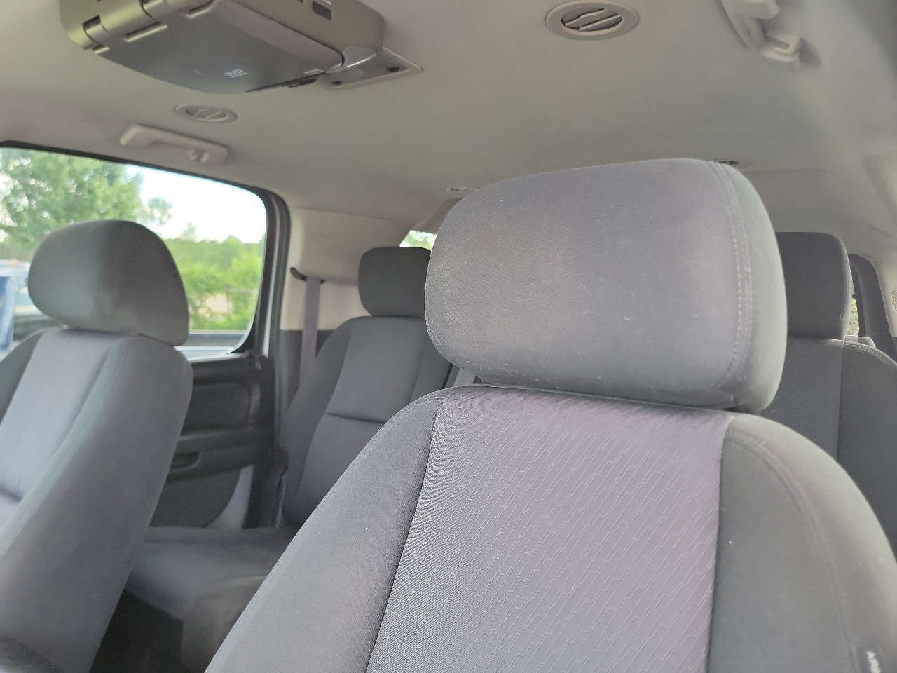 Chevrolet Suburban LS 1500 2WD 2011