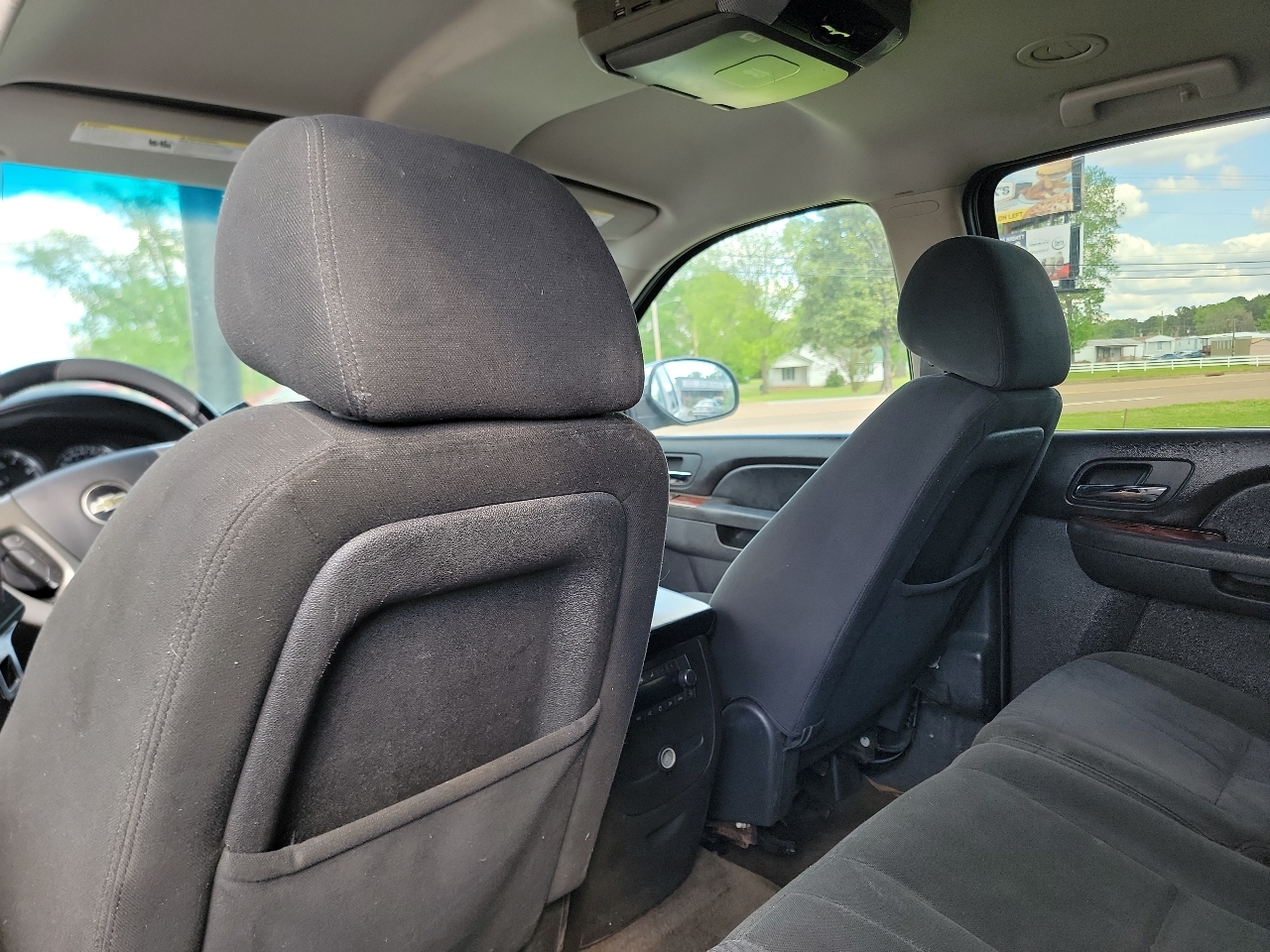 Chevrolet Suburban LS 1500 2WD 2011