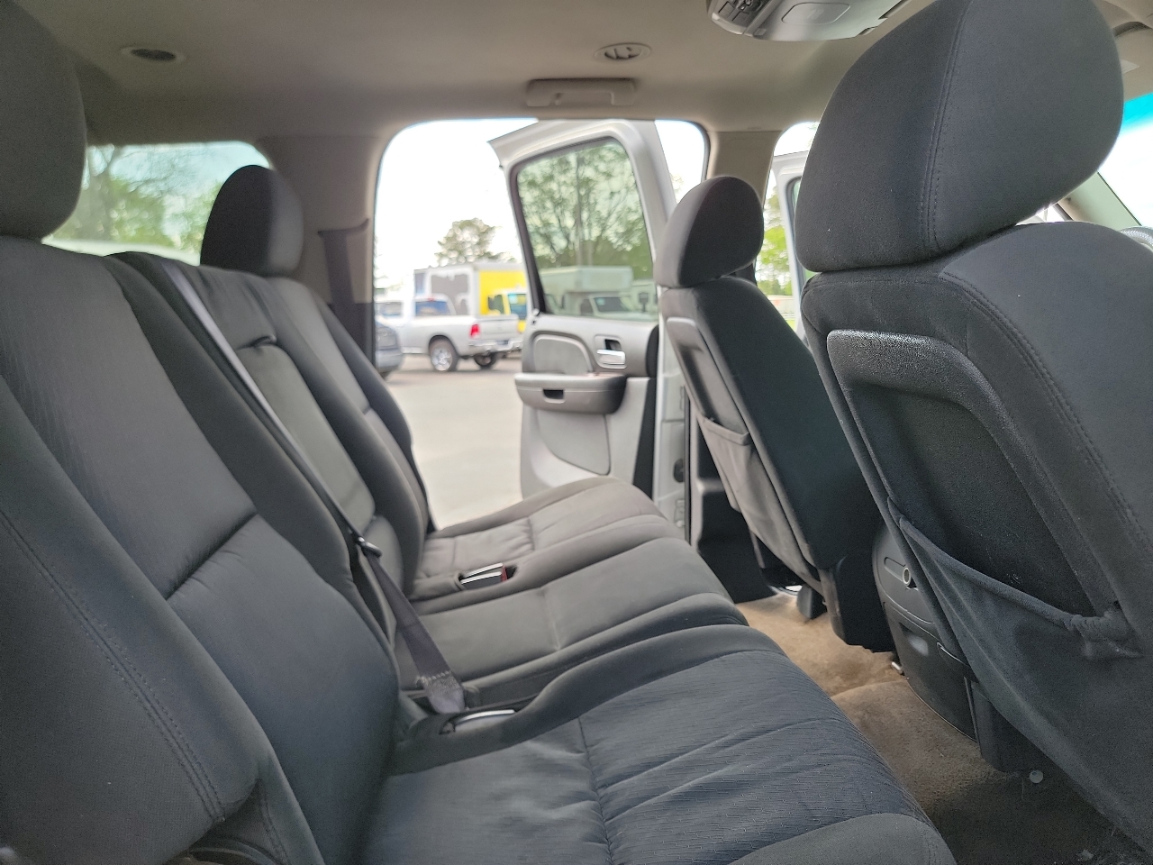 Chevrolet Suburban LS 1500 2WD 2011