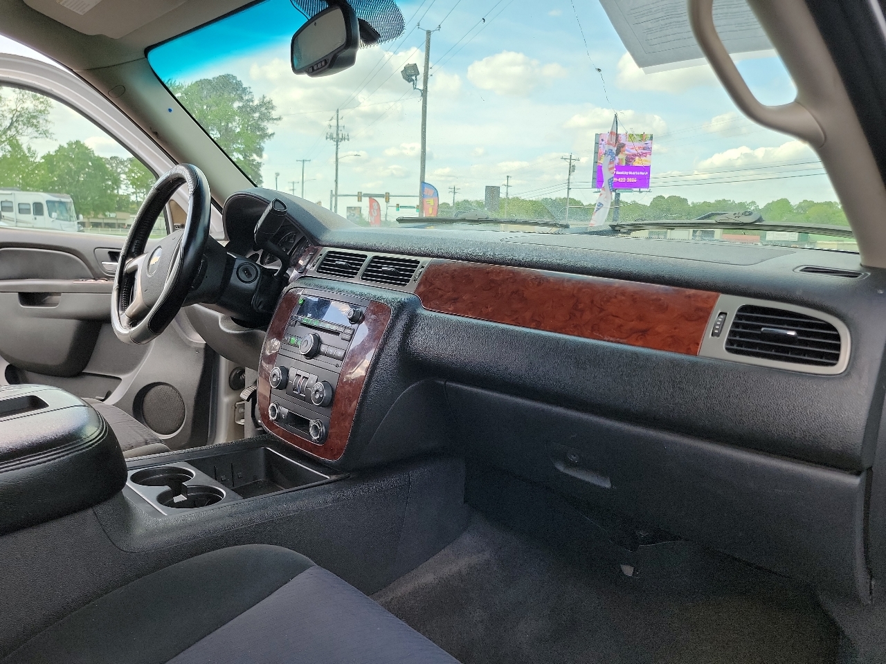 Chevrolet Suburban LS 1500 2WD 2011