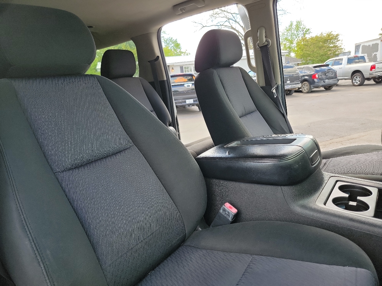 Chevrolet Suburban LS 1500 2WD 2011