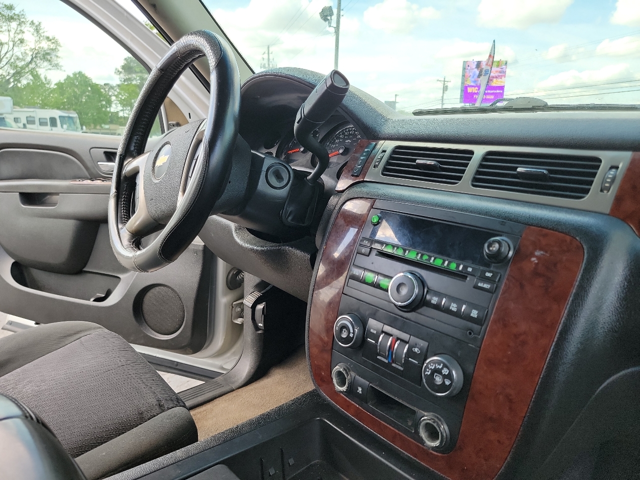 Chevrolet Suburban LS 1500 2WD 2011