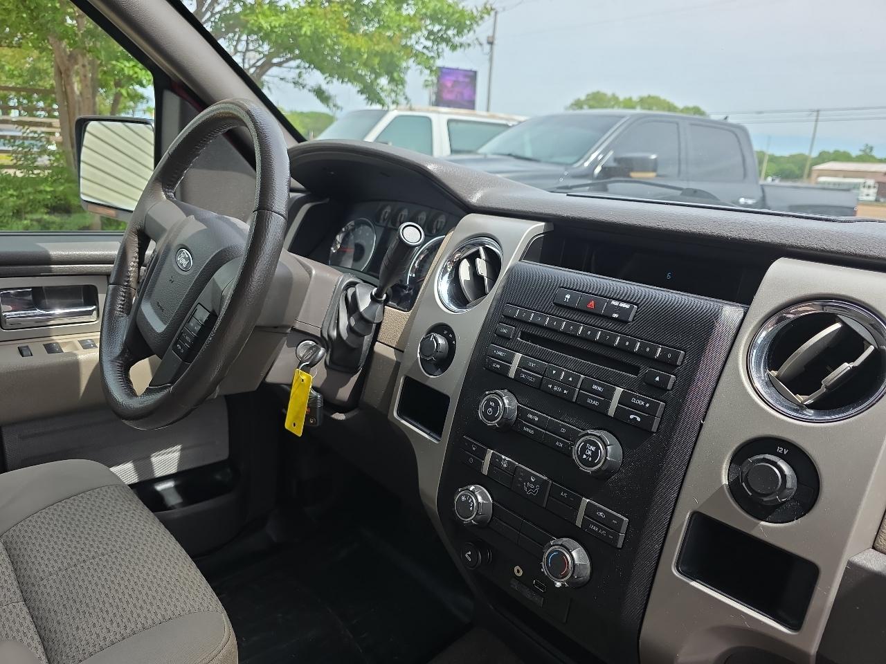 Ford F-150 4WD SuperCab 133" XLT 2010