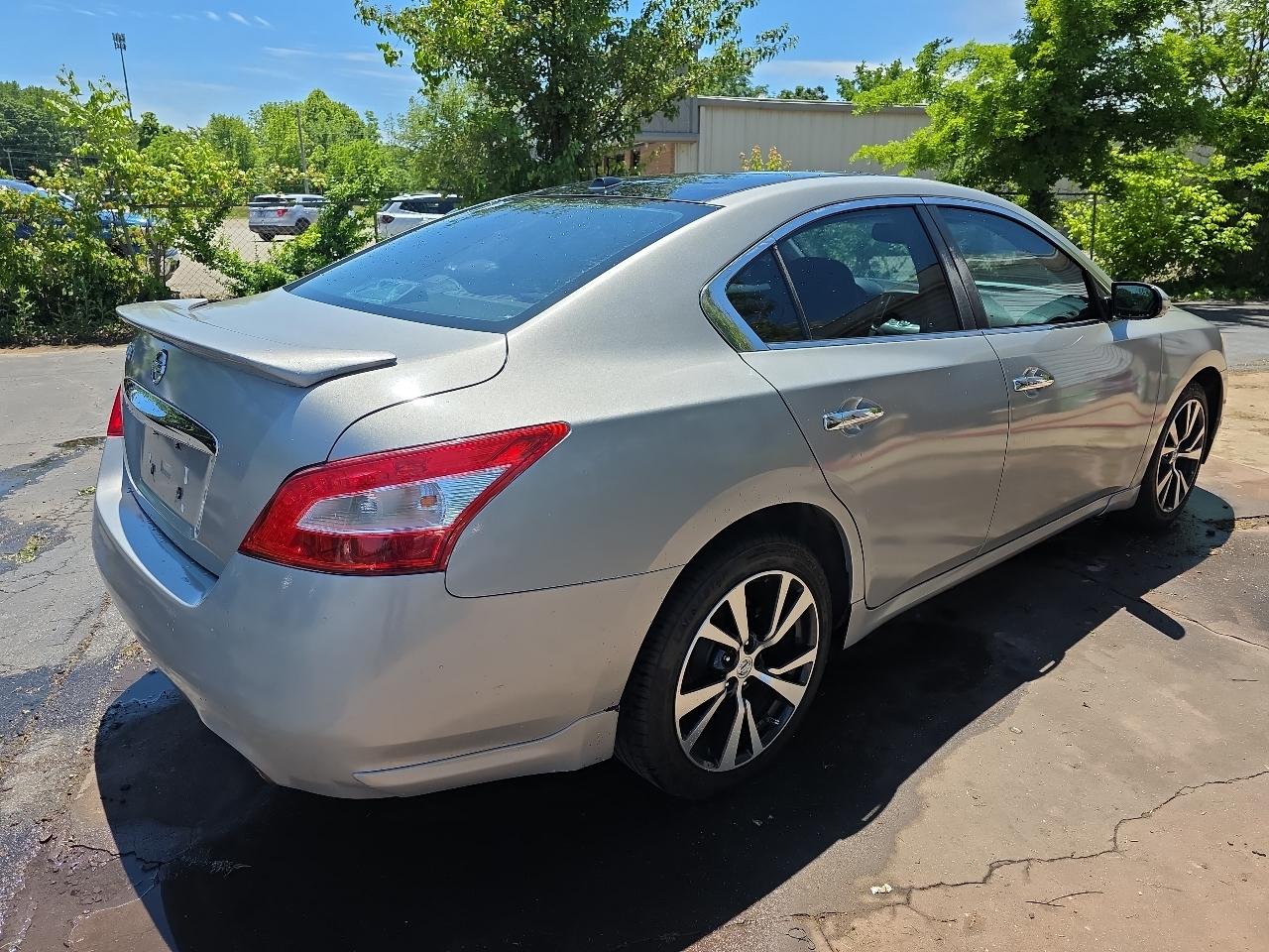 Nissan Maxima S 2009