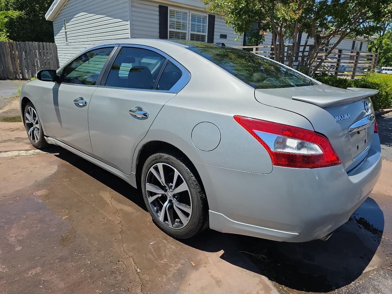 Nissan Maxima S 2009