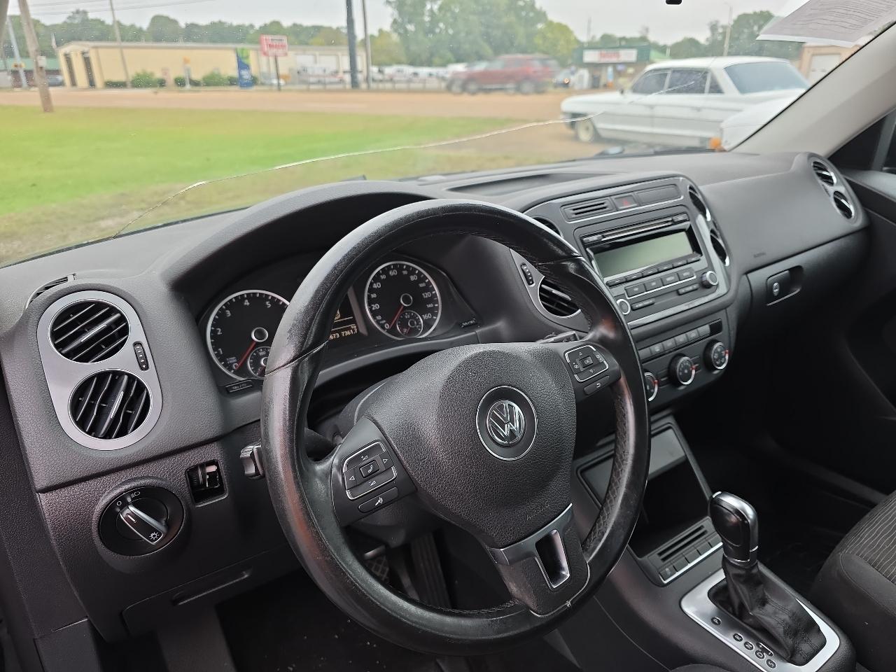 Volkswagen Tiguan S 2013