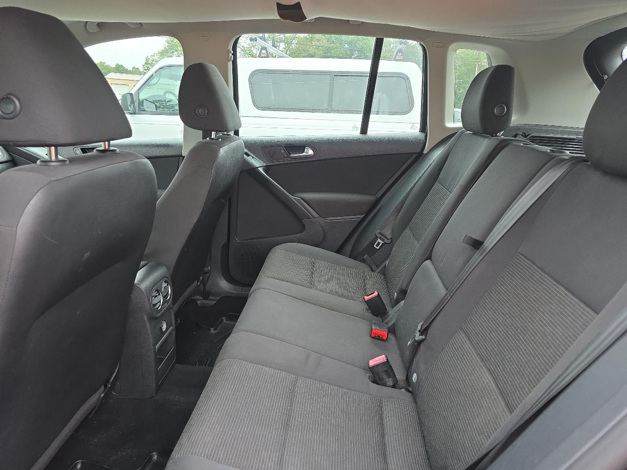 Volkswagen Tiguan S 2013