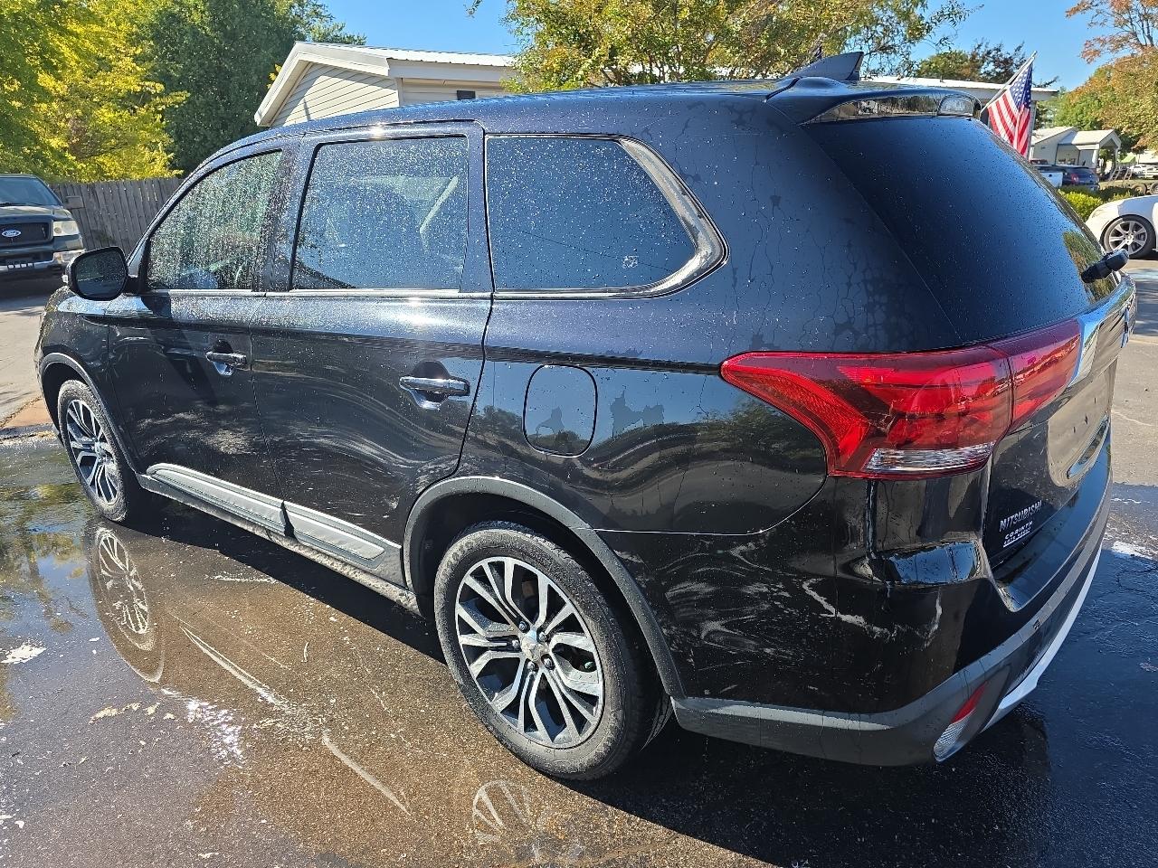 Mitsubishi Outlander SE 2WD 2017