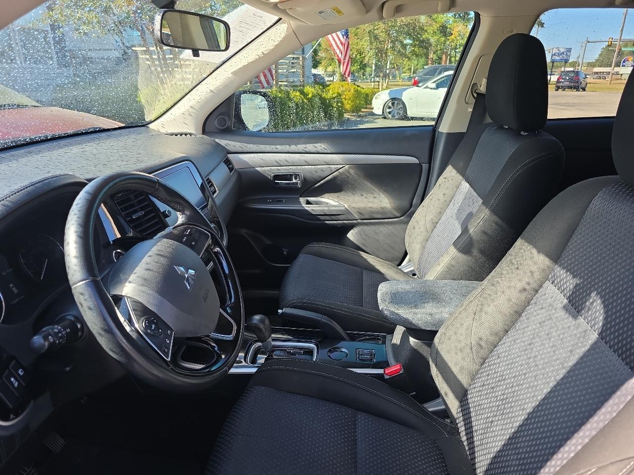 Mitsubishi Outlander SE 2WD 2017