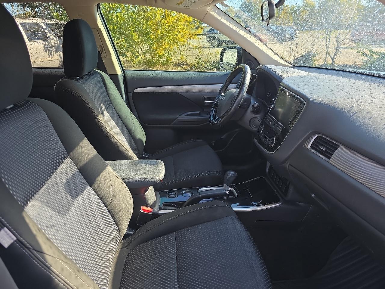 Mitsubishi Outlander SE 2WD 2017