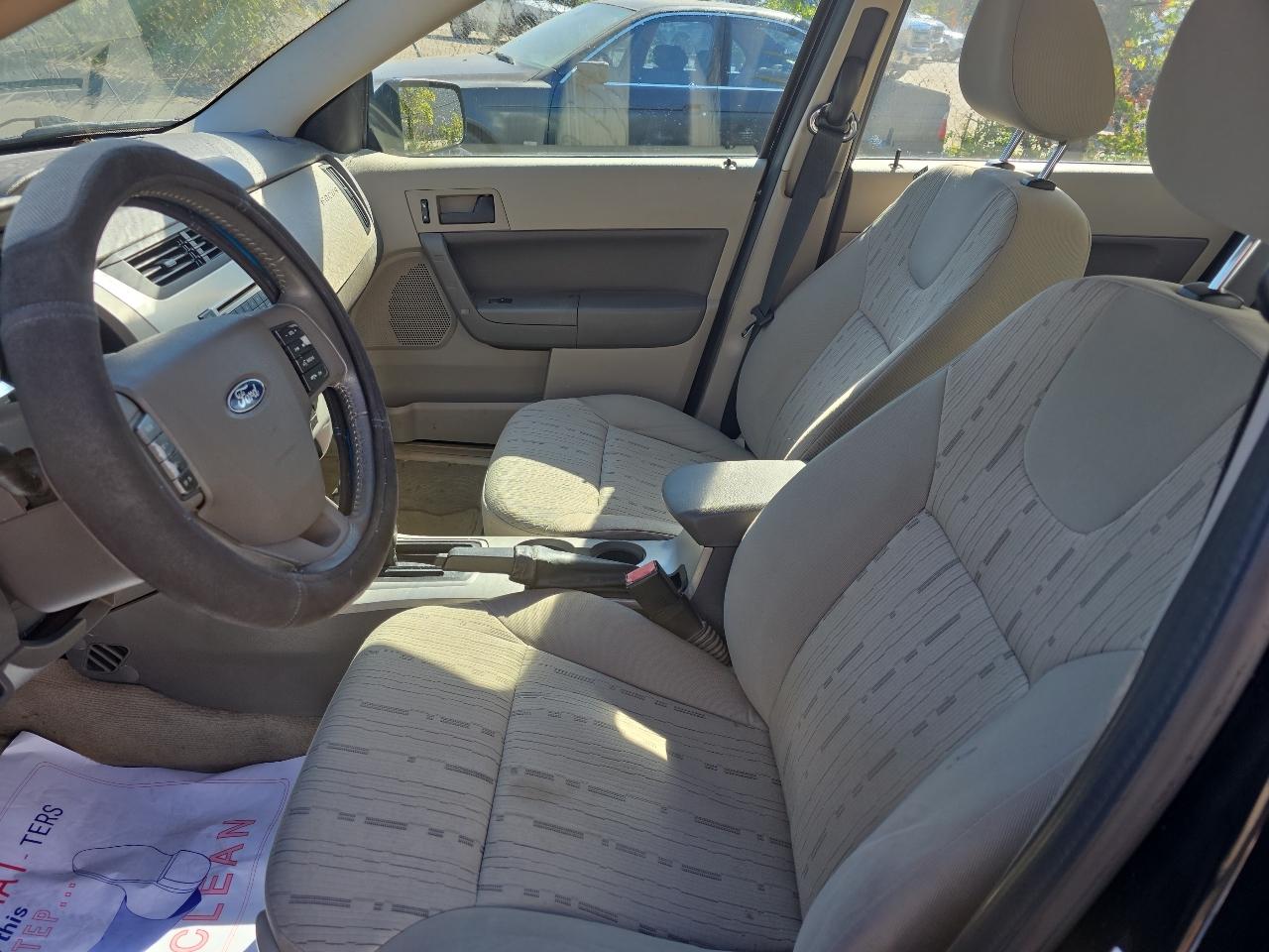 Ford Focus SE Sedan 2008