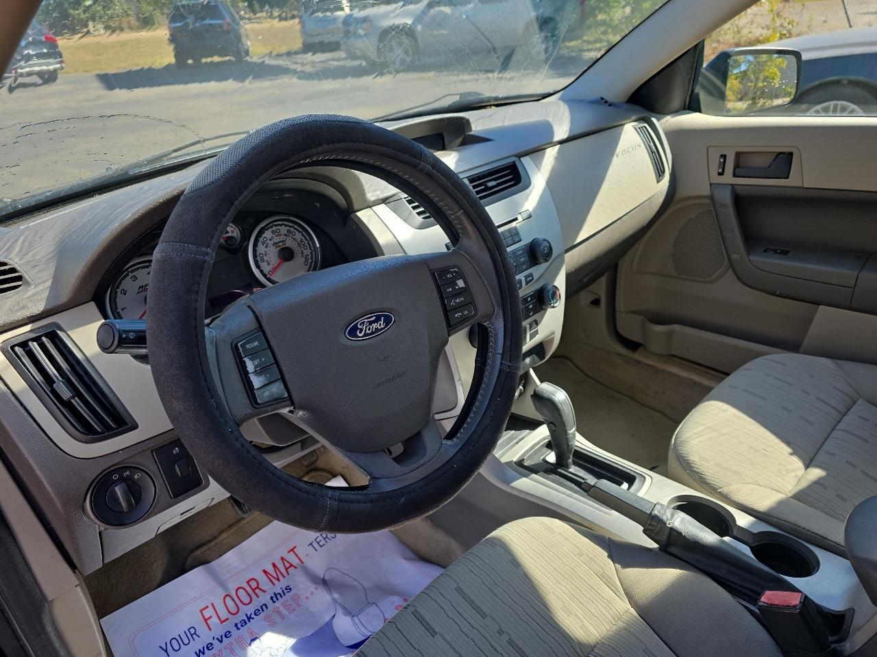 Ford Focus SE Sedan 2008