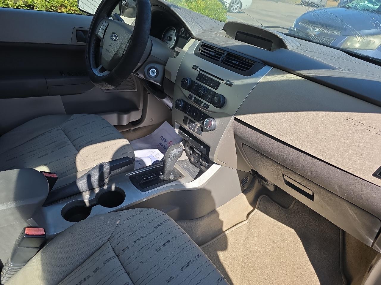 Ford Focus SE Sedan 2008