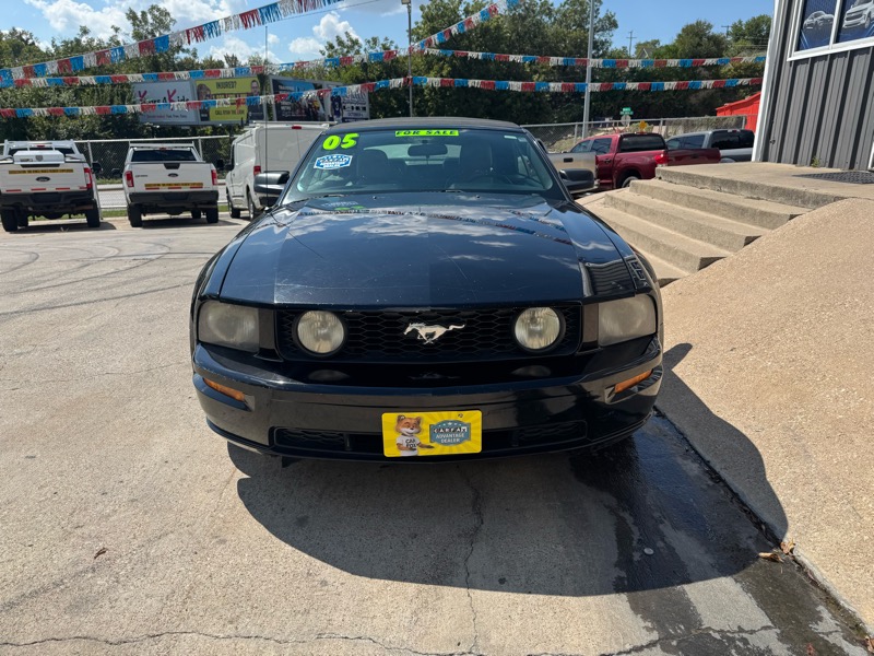 Ford Mustang GT Deluxe Convertible 2005 Ford Mustang GT Deluxe Convertible 2005