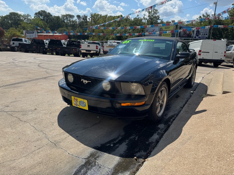 Ford Mustang GT Deluxe Convertible 2005 Ford Mustang GT Deluxe Convertible 2005