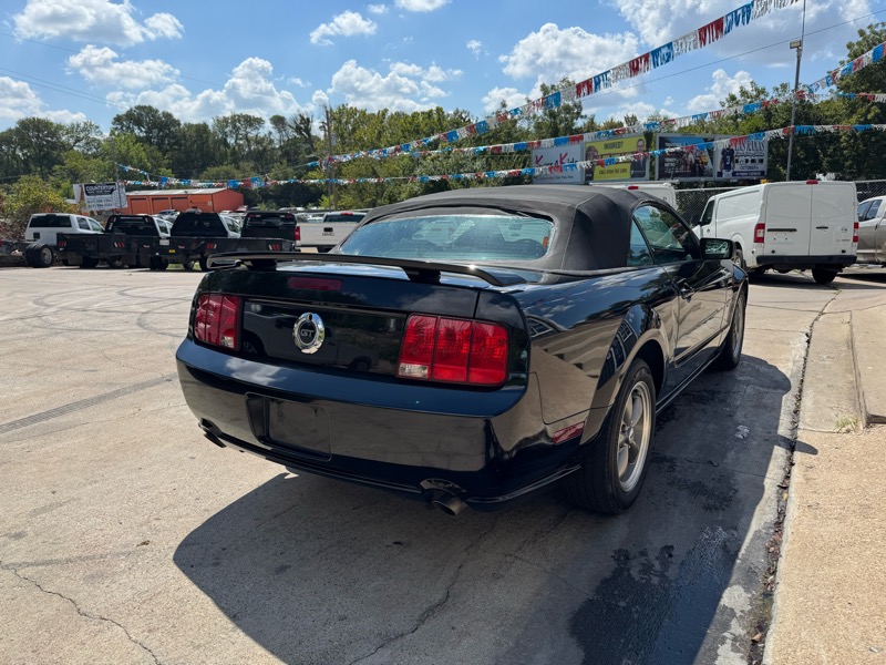Ford Mustang GT Deluxe Convertible 2005 Ford Mustang GT Deluxe Convertible 2005