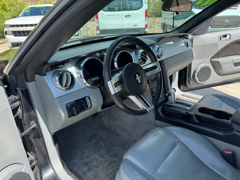 Ford Mustang GT Deluxe Convertible 2005 Ford Mustang GT Deluxe Convertible 2005