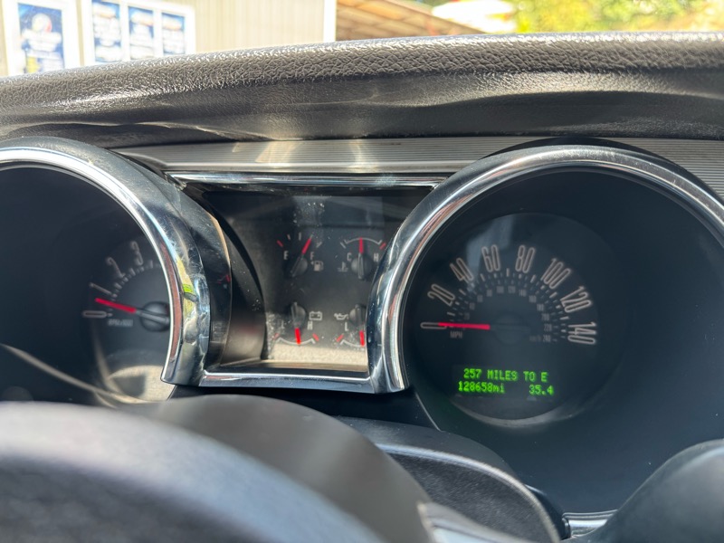 Ford Mustang GT Deluxe Convertible 2005 Ford Mustang GT Deluxe Convertible 2005