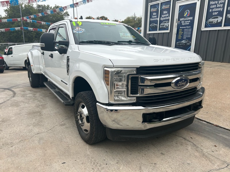 Ford F-350 SD Lariat Crew Cab Long Bed DRW 4WD 2019 Ford F-350 SD Lariat Crew Cab Long Bed DRW 4WD 2019