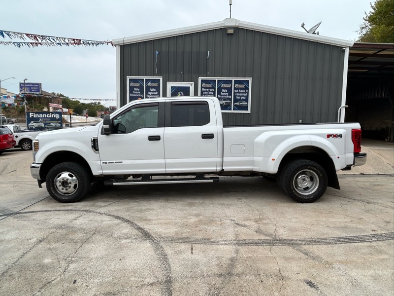 Ford F-350 SD Lariat Crew Cab Long Bed DRW 4WD 2019 Ford F-350 SD Lariat Crew Cab Long Bed DRW 4WD 2019