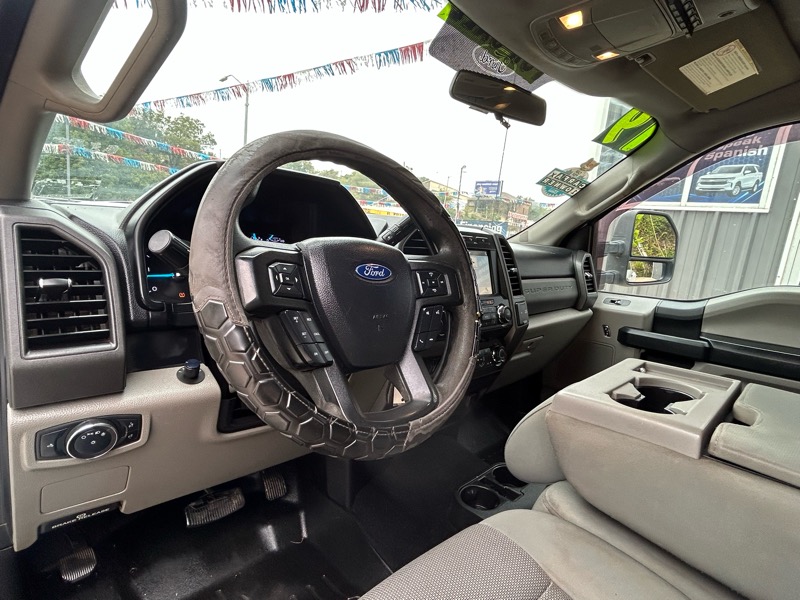 Ford F-350 SD Lariat Crew Cab Long Bed DRW 4WD 2019 Ford F-350 SD Lariat Crew Cab Long Bed DRW 4WD 2019