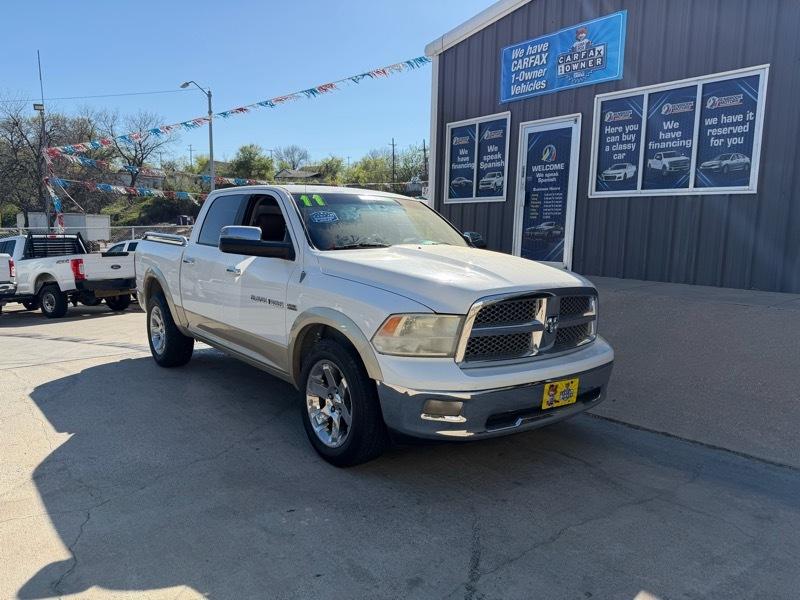 2011 RAM 1500 4WD Crew Cab 140.5" Laramie