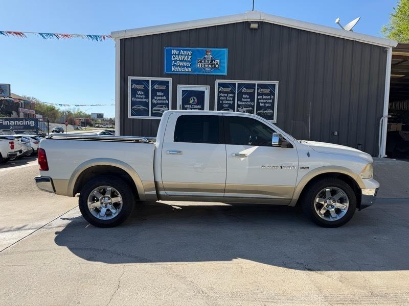 RAM 1500 4WD Crew Cab 140.5" Laramie 2011