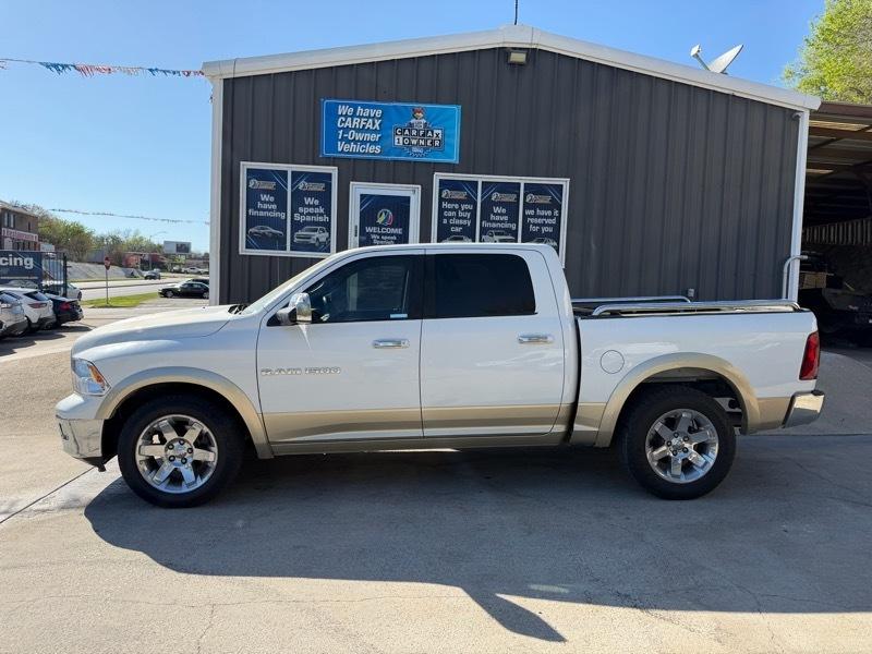 RAM 1500 4WD Crew Cab 140.5" Laramie 2011