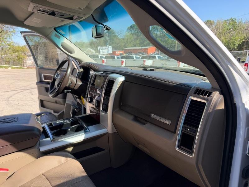 RAM 1500 4WD Crew Cab 140.5" Laramie 2011