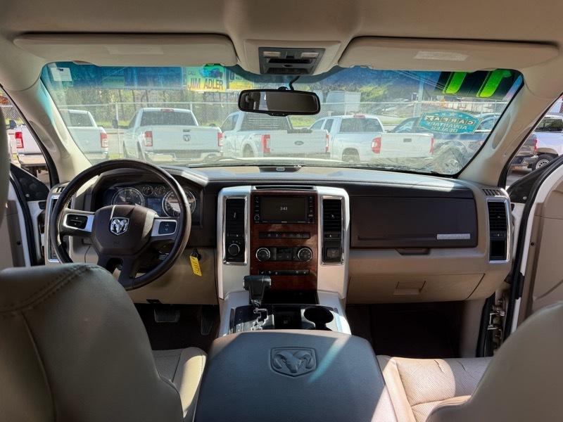 RAM 1500 4WD Crew Cab 140.5" Laramie 2011