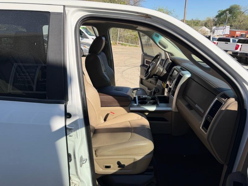 RAM 1500 4WD Crew Cab 140.5" Laramie 2011