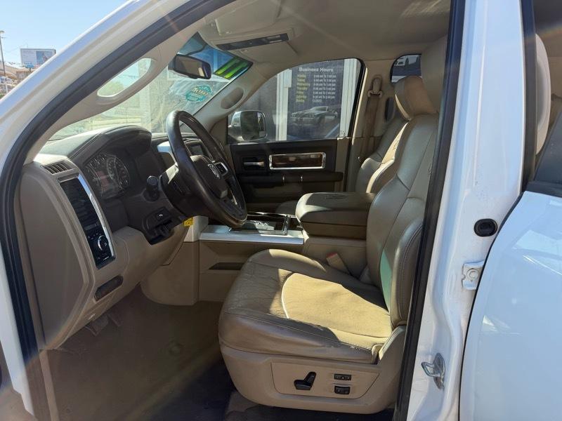 RAM 1500 4WD Crew Cab 140.5" Laramie 2011