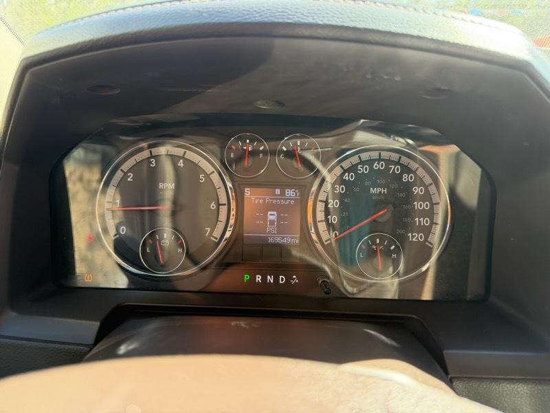 RAM 1500 4WD Crew Cab 140.5" Laramie 2011