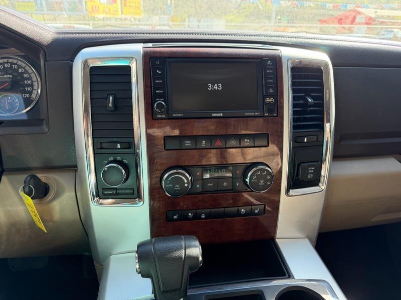 RAM 1500 4WD Crew Cab 140.5" Laramie 2011