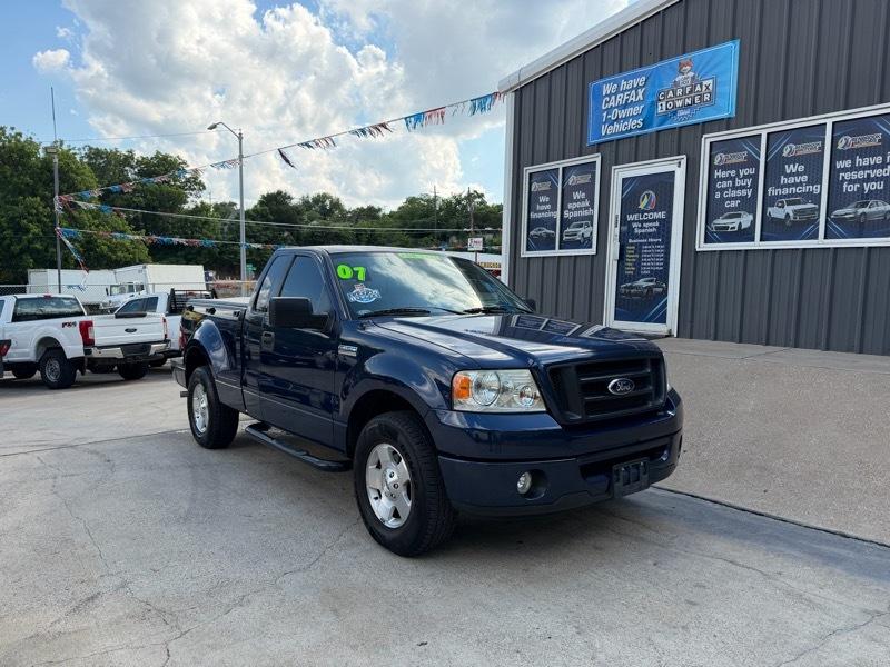 2007 Ford F-150 2WD Reg Cab 126" STX
