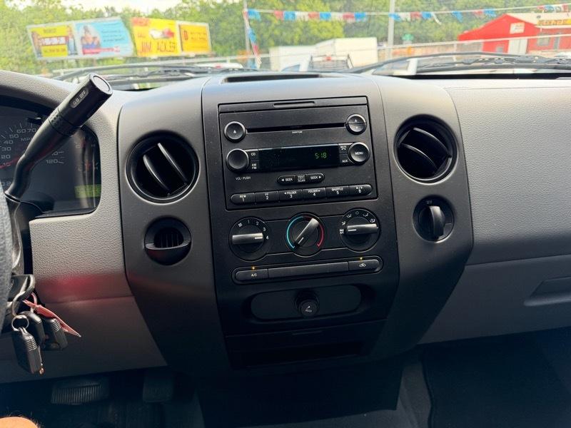 Ford F-150 2WD Reg Cab 126" STX 2007