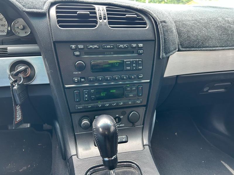 Ford Thunderbird Deluxe 2004