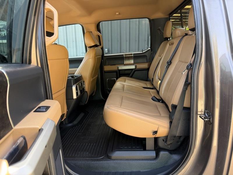 Ford F-350 SD Lariat Crew Cab 4WD DRW 2022