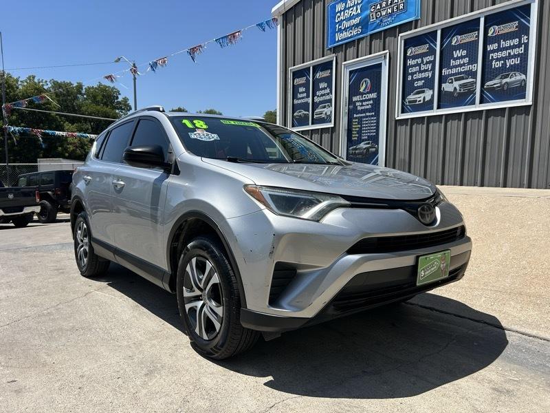 Toyota RAV4 LE FWD 2018