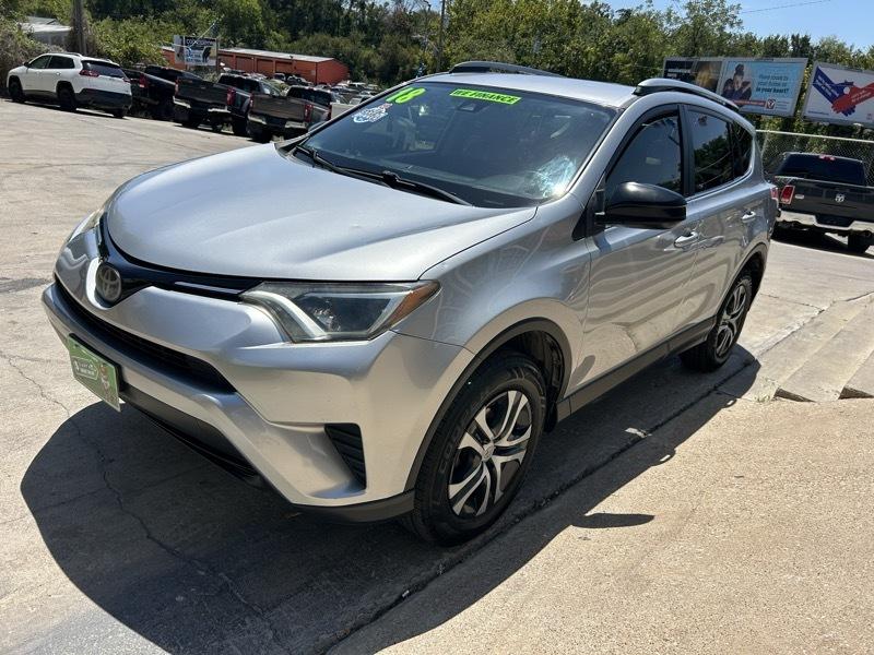 Toyota RAV4 LE FWD 2018